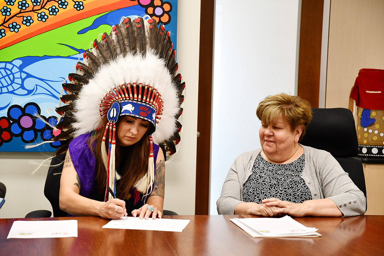 FSIN Vice-Chief Aly Bear and Dr. Alexandra King signing and Memorandum of Understanding.